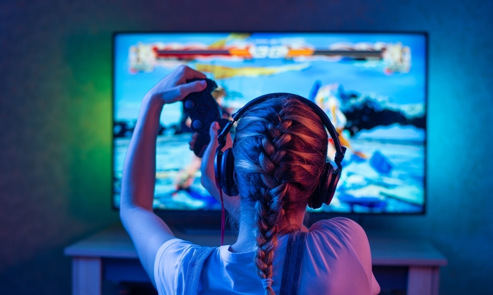 Playing online games is linked to better performance at school among  teenagers