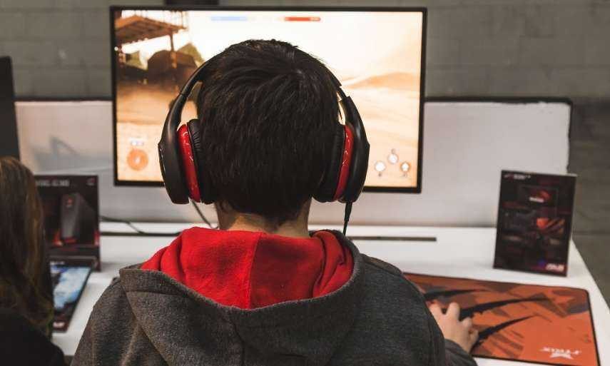 Uncovering authentic learning: Stupid gamers and terrible teenagers