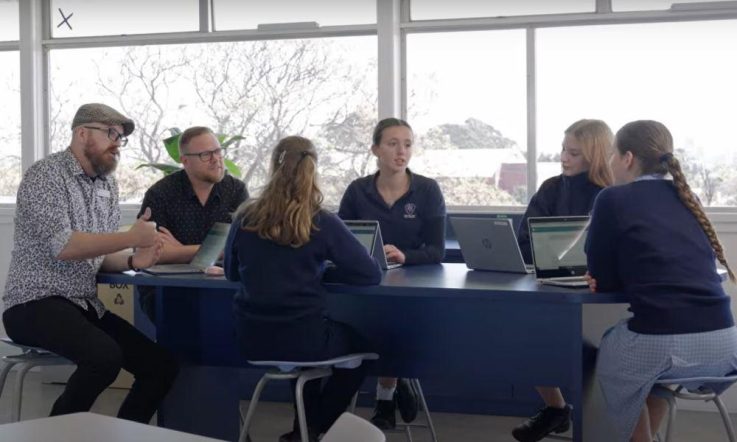 AI in education: A system that learns with its students