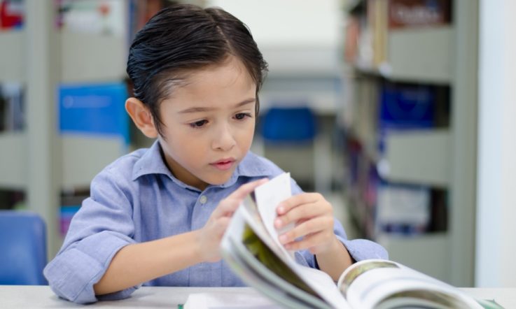 How does oral vocabulary knowledge help children learn to read?