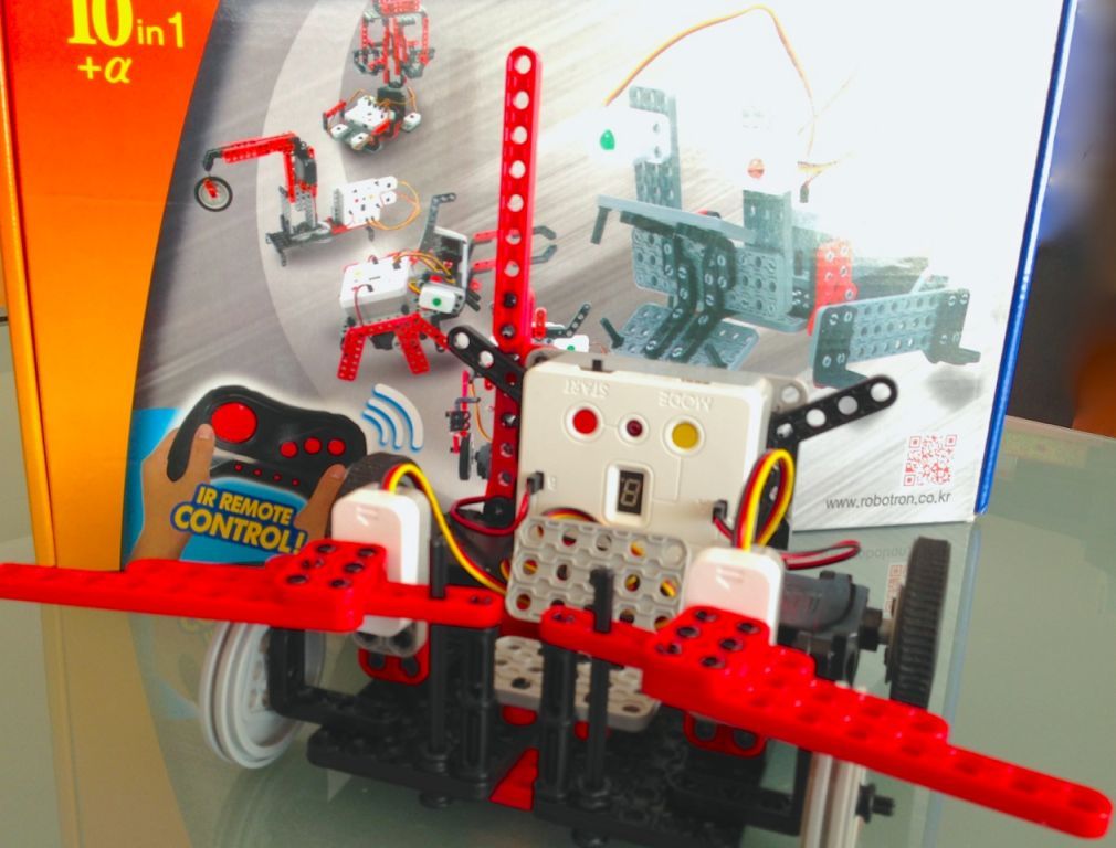 The RoboTami Smart Robot Construction kit.